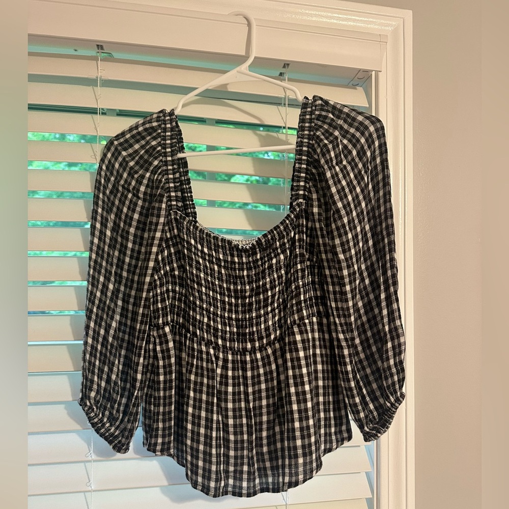 Abercrombie & Fitch Black and White Smocked 3/4 Sleeve Blouse